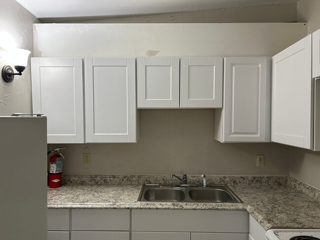 Building Photo - Remodeled Home In Highland Court