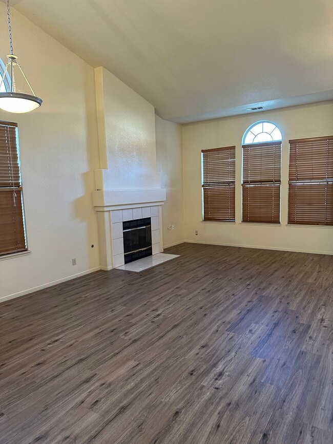 Foto del edificio - 1003 Kate Linde Cir