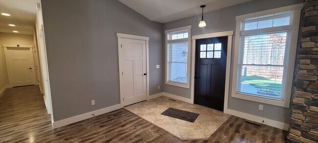 Foto del edificio - Three Bedroom 2.5 Bath House