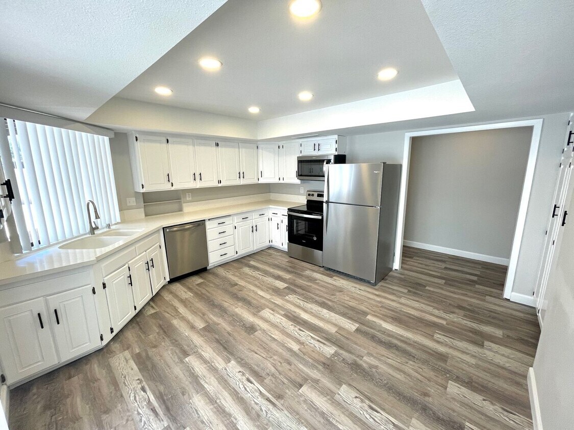 Primary Photo - SINGLE STORY!! GATED COMMUNITY!! HIDDEN TR...