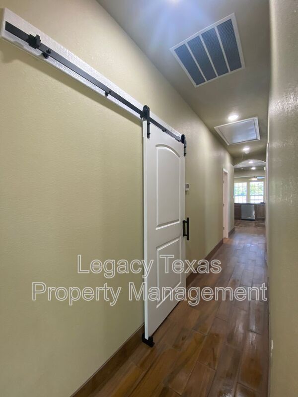 Foto del edificio - 105 Sabine Ave