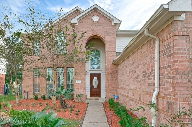 Building Photo - 8846 Gas Light Village Dr