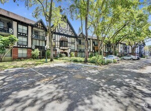 Building Photo - 3730 Inverrary Dr