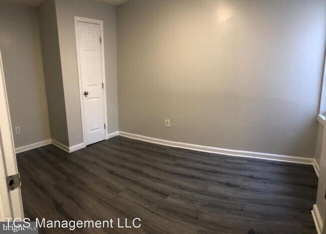 Building Photo - 3 br, 1 bath House - 833 E Hilton St