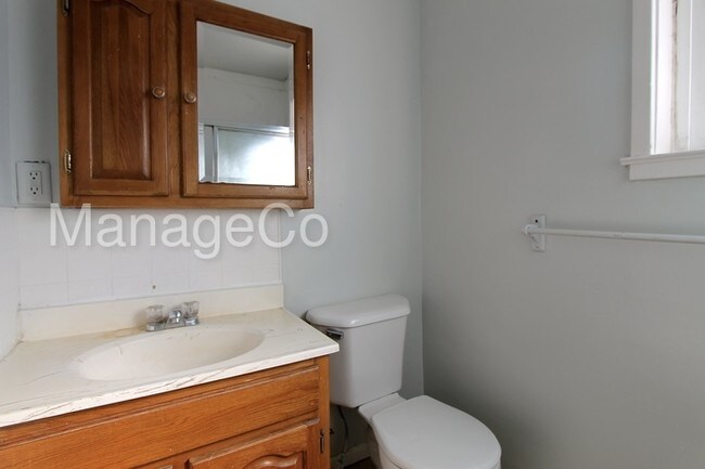 Building Photo - 946 S 400 W