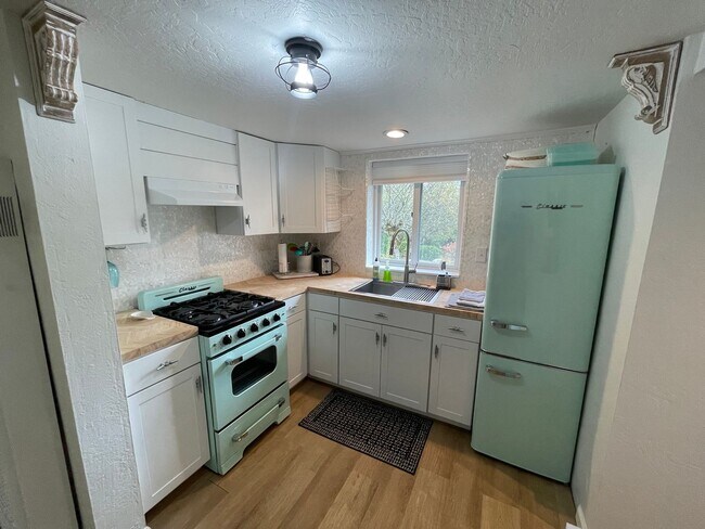 Foto del edificio - 4223 Rosedale St NW