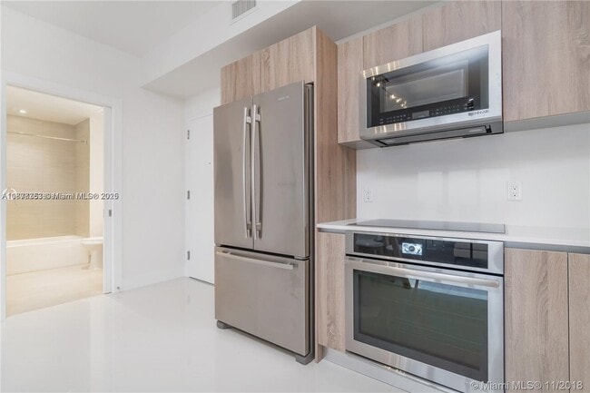 Building Photo - 2960 NE 207th St