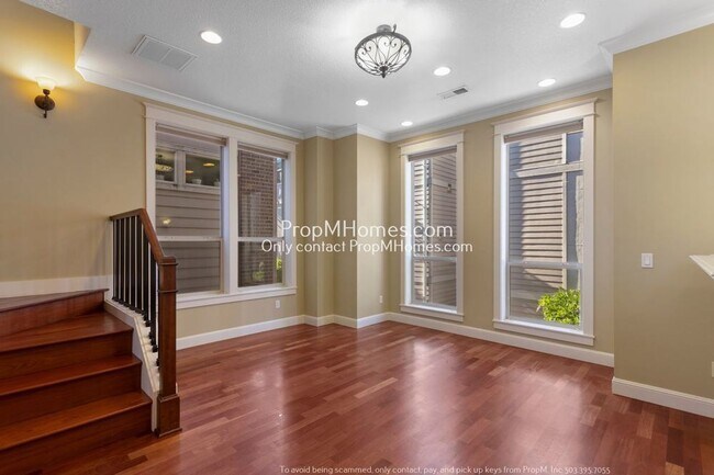 Foto del edificio - Luxury Two Bedroom Townhouse in NE!