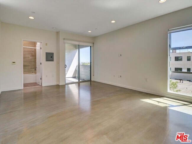 Foto del edificio - 12114 Idaho Ave