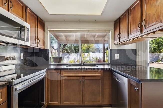 Building Photo - 9300 E Kalil Dr