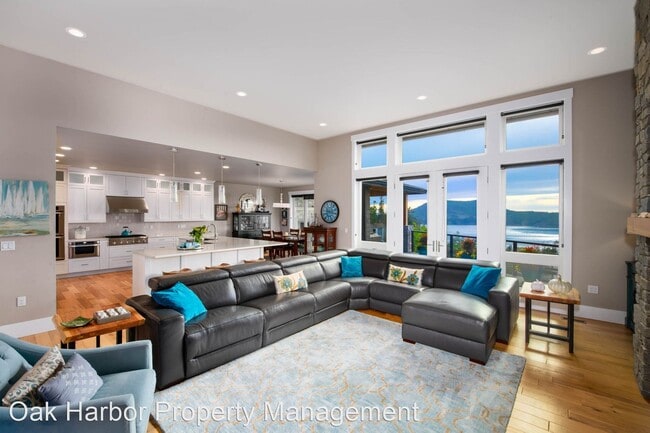 Building Photo - 5 br, 3.5 bath House - 4401 Marine Heights...
