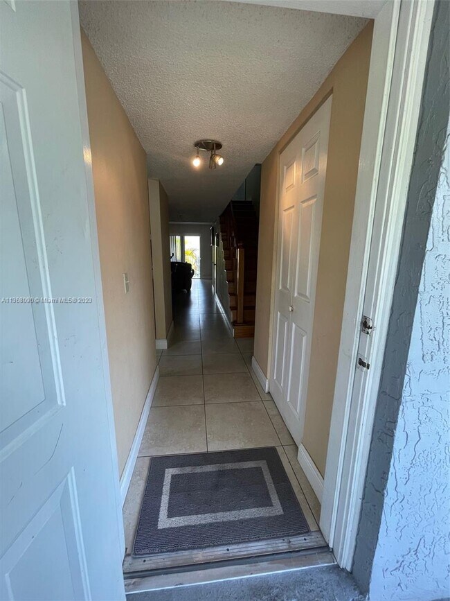 Foto del edificio - 4600 SW 67th Ave