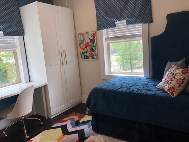 Room D - SCHOOL YEAR LISTING for 769 Lawton St SW (4 bdrm a