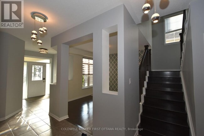 Building Photo - 413 Blackleaf Dr