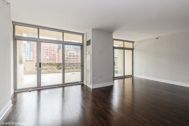 Foto del edificio - 600 N Dearborn St