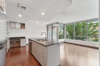 Building Photo - 2033 2nd Ave