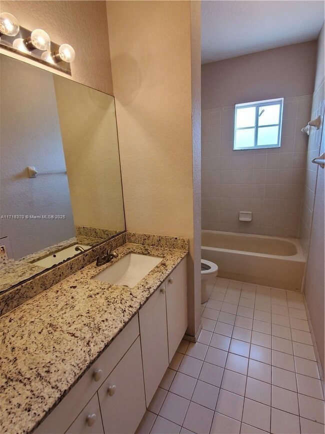 Foto del edificio - 8855 N Isles Cir