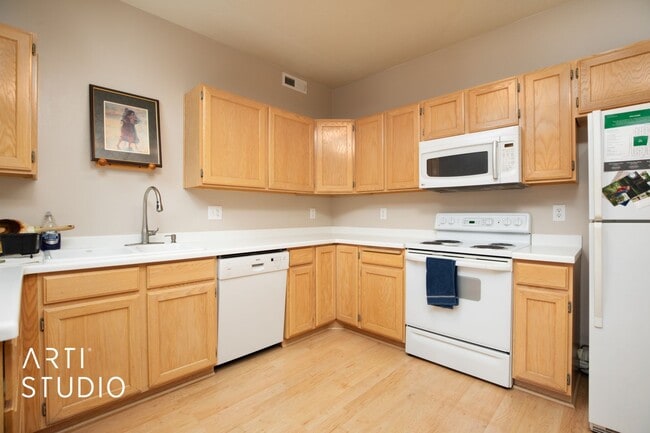 Building Photo - 331 Belmont Pl