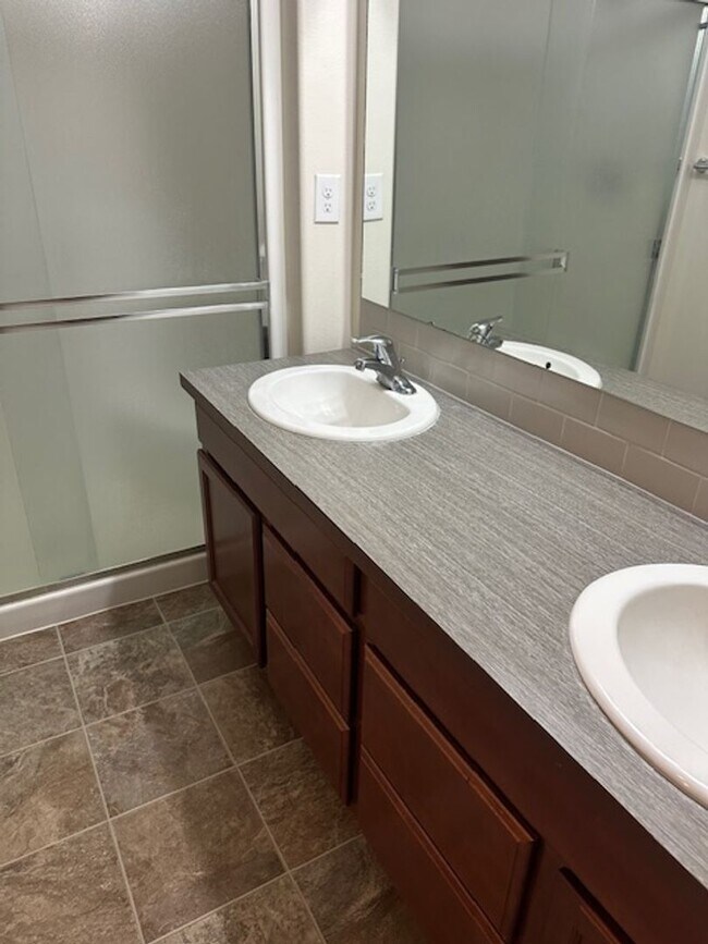 Foto del edificio - 3 Bedroom Home  For Rent