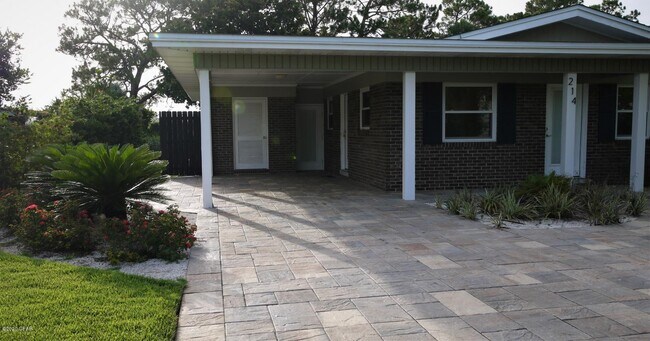 Foto del edificio - 214 Lakeview Cir