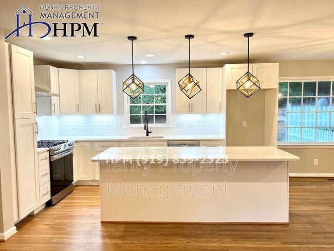 Foto del edificio - 301 Cedarcrest Ct