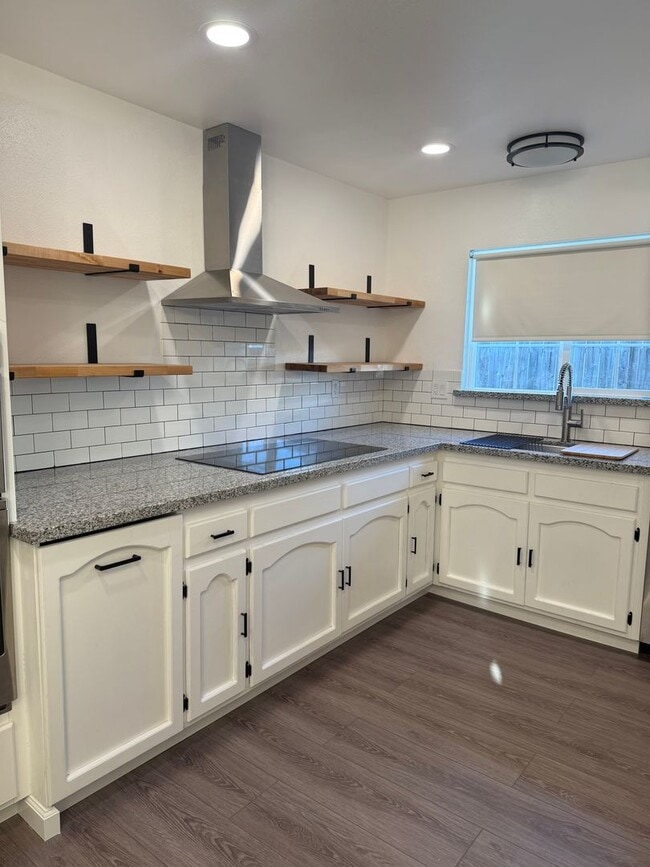 Foto del edificio - Beautiful remodeled 3 bedroom, 2 bathroom home in Central Petaluma