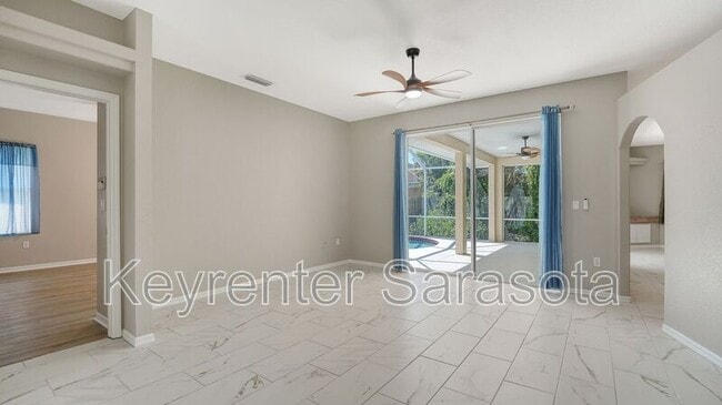 Building Photo - 4010 Green Tree Ave