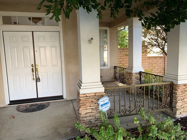 Building Photo - South Temecula 5 Bedroom Pool Home with Vi...
