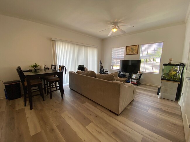Foto del edificio - Walk to UF/Downtown! Lofts at West Univers...