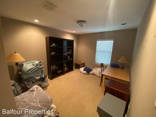 Foto del edificio - 2456 Worthington St