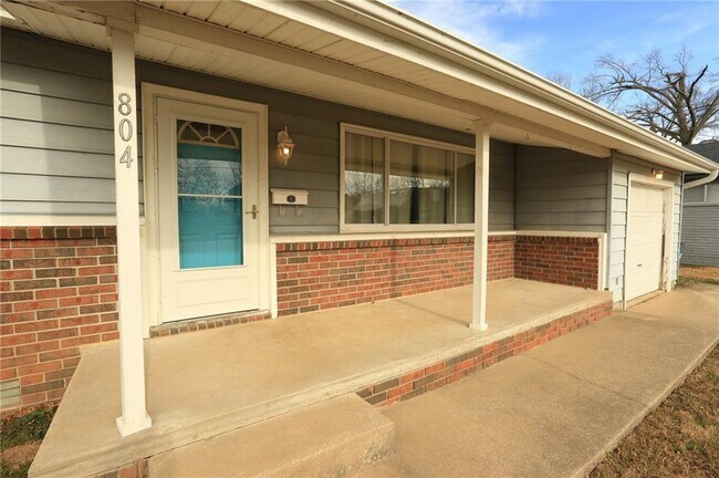 Foto del edificio - 804 NW 8 St