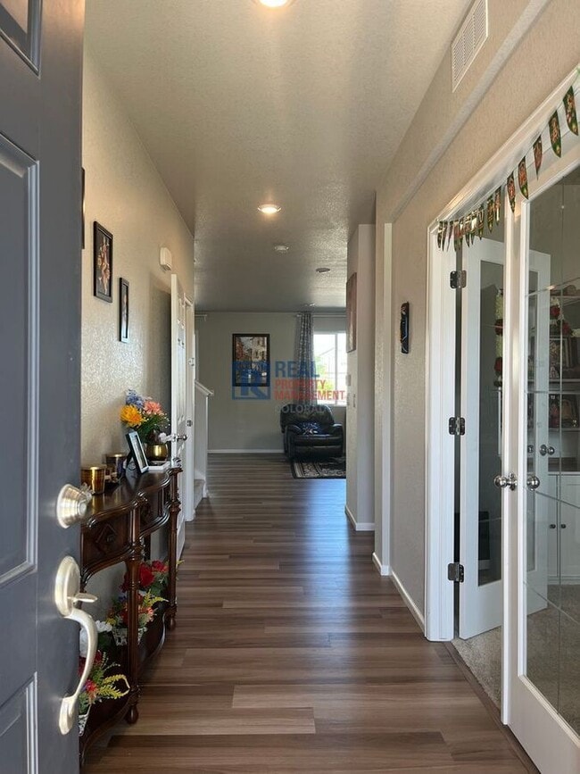 Building Photo - 13621 Crane Ct