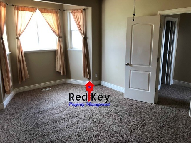 Building Photo - Single Family Home w/Horse Property