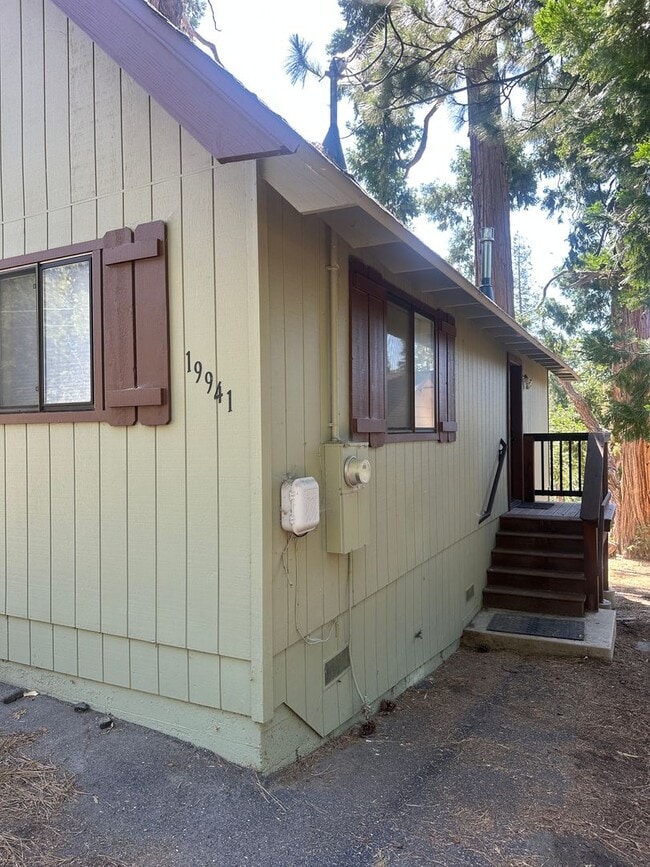 Building Photo - Cabin in the Pines