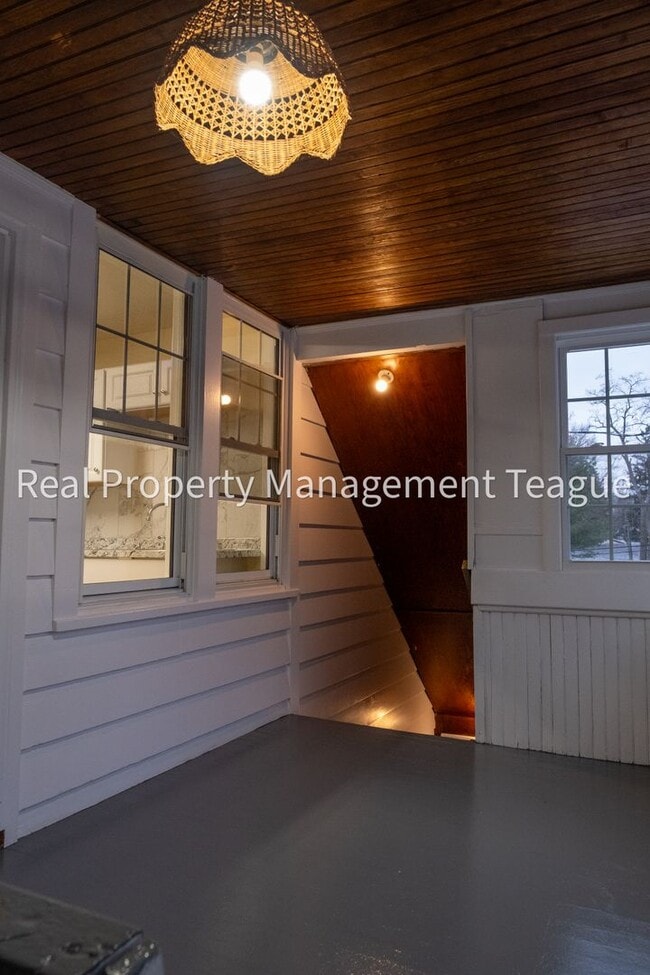 Building Photo - 64 Highland Dr