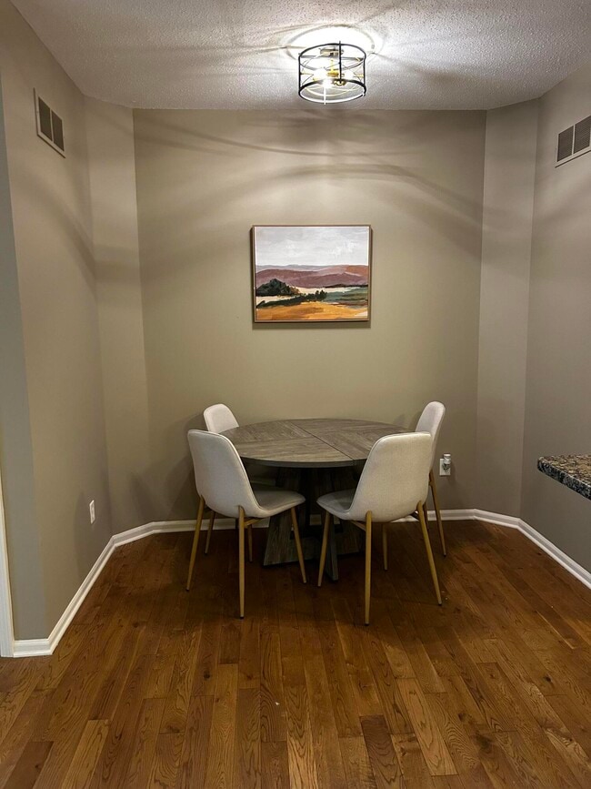 Building Photo - 301 Scio Village Ct