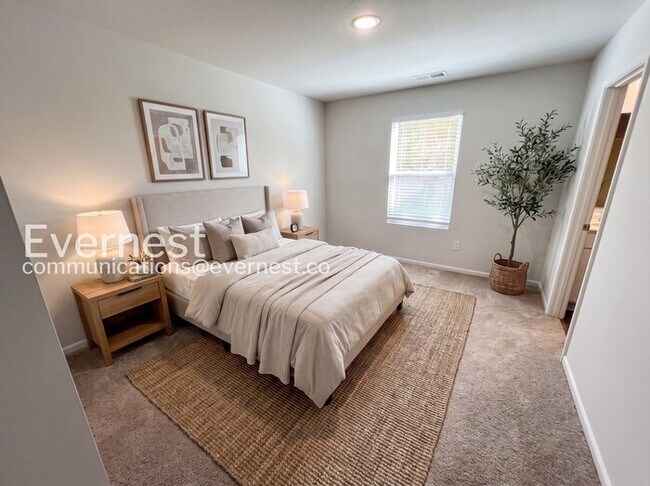 Foto del edificio - 3 Bed/2.5 Bath Home with Modern Amenities / Pet-Friendly / Coming Soon!