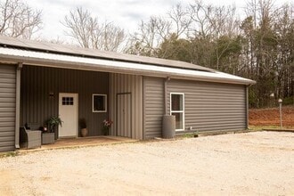 Building Photo - 668 Starr Rd
