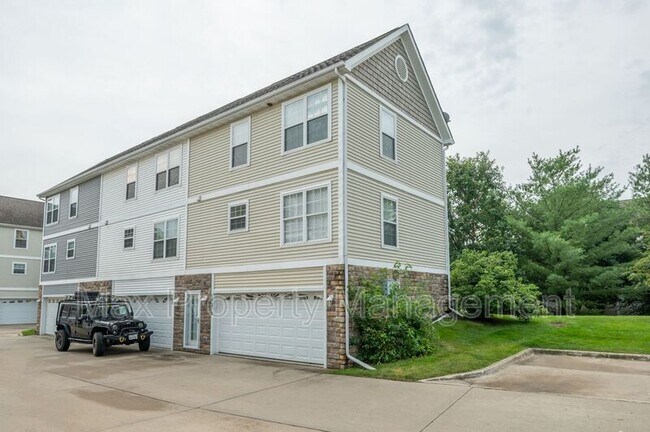 Building Photo - 15212 Greenbelt Dr