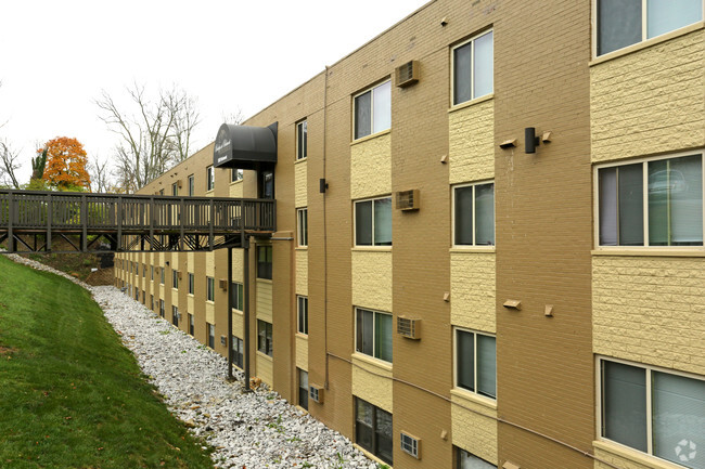 Building Photo - The Bridges at Belmont