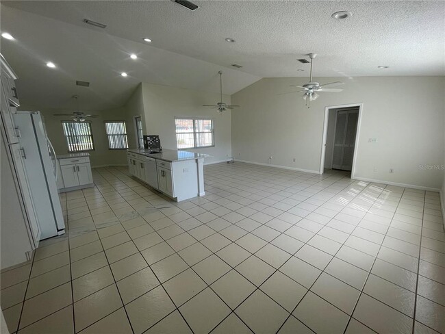 Building Photo - 9 Birchwood Pl