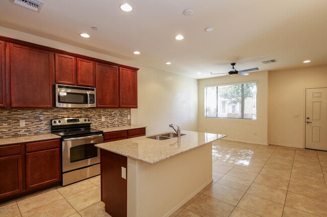 Building Photo - 2390 E Blue Diamond Dr