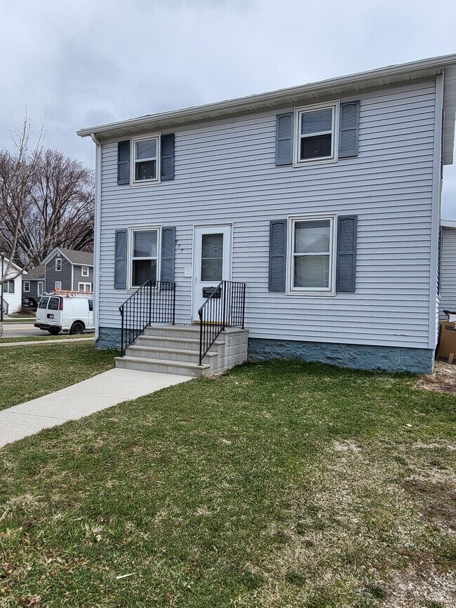 Building Photo - 257 S Park Ave