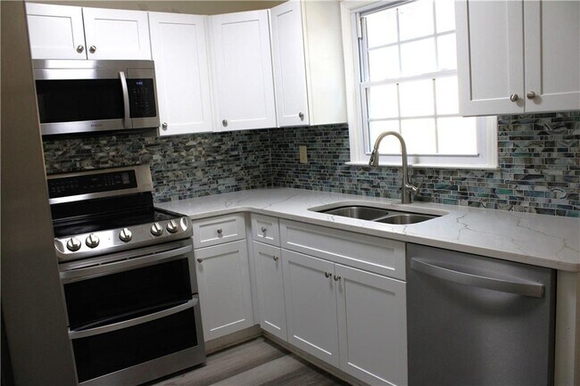 Foto del edificio - 1235 Sweet Pine Dr