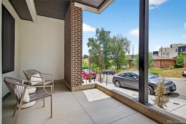 Foto del edificio - New Construction Townhome with Rooftop Deck