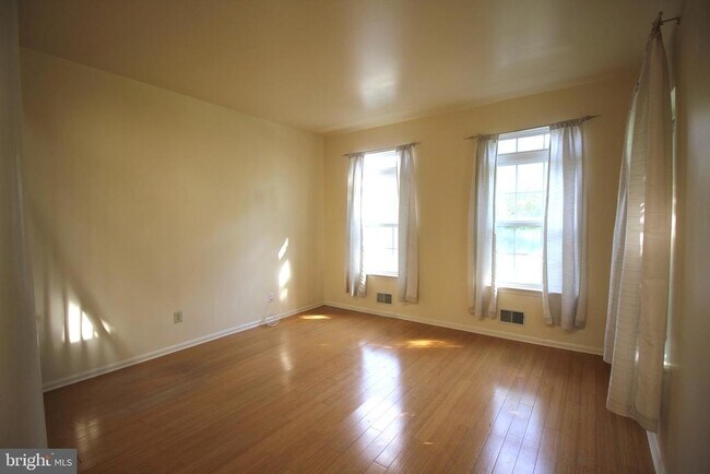 Building Photo - 92 Harvard Cir