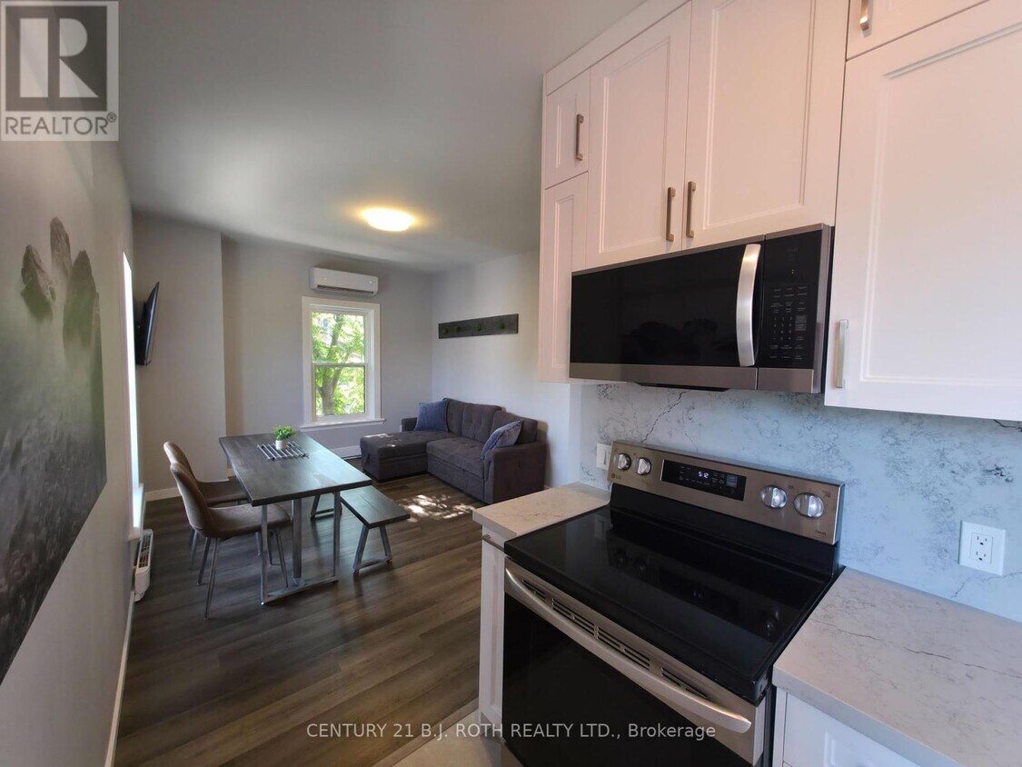 Photo principale - 82-82 Albert St N