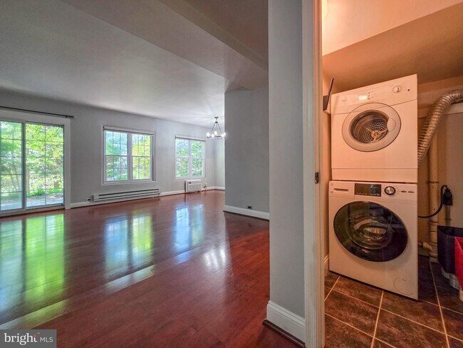 Foto del edificio - 3710 Gunston Rd