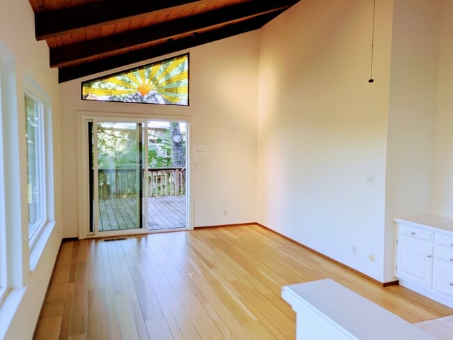 Building Photo - 85 Woodside Dr