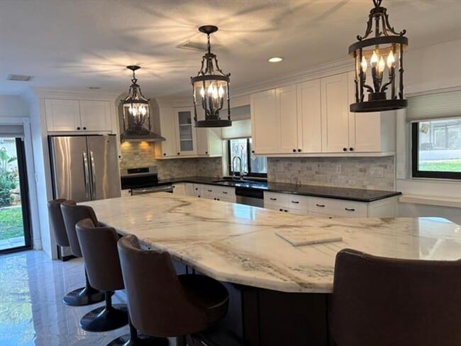 Foto del edificio - 2199 Charleston